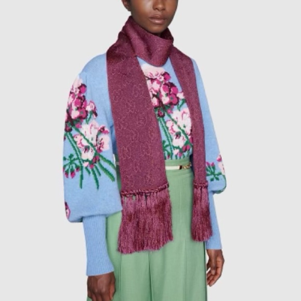 Gorgeous Gucci jacquard monogram scarf